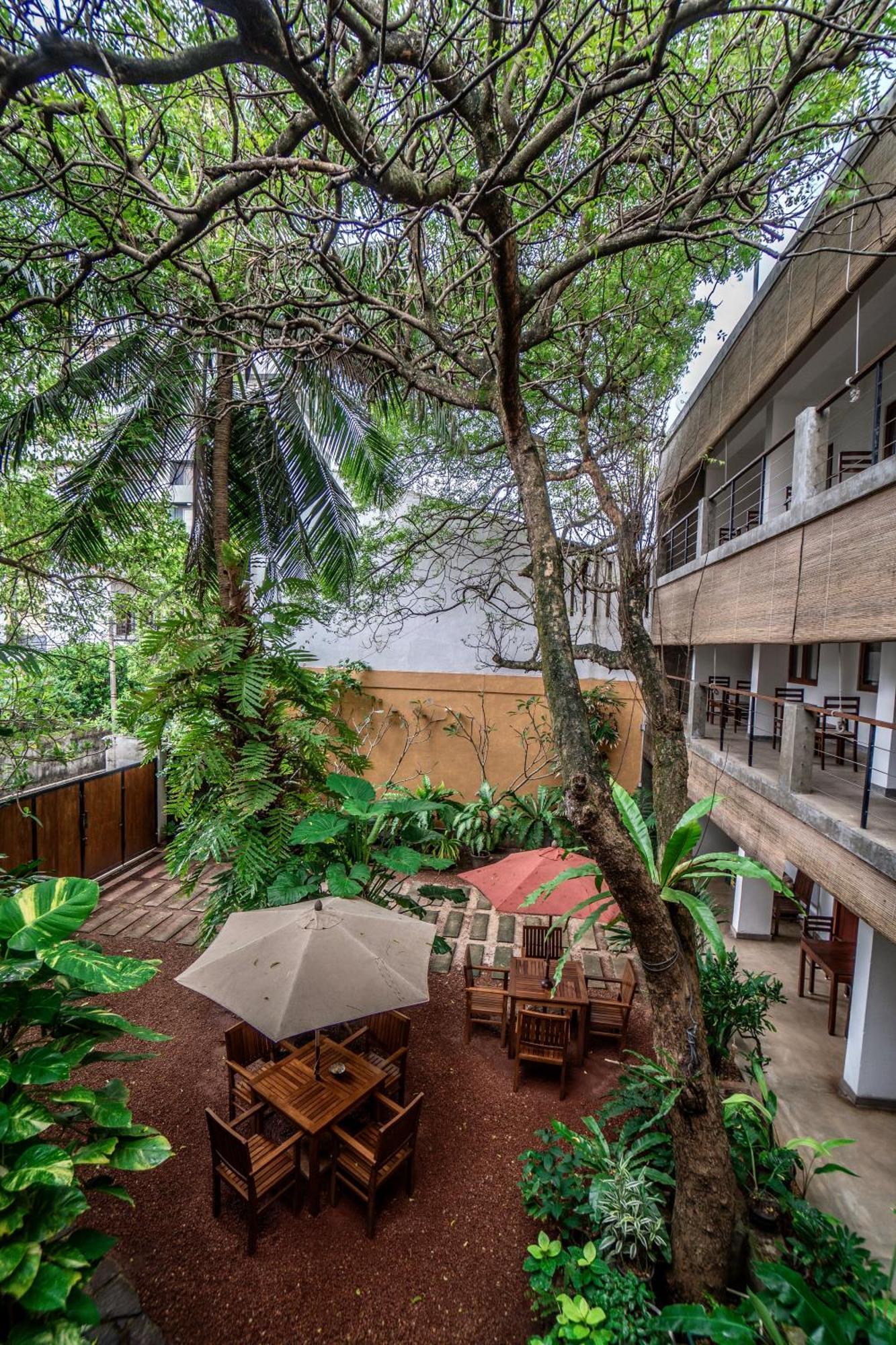 Sayura House Hotel Colombo Exterior photo